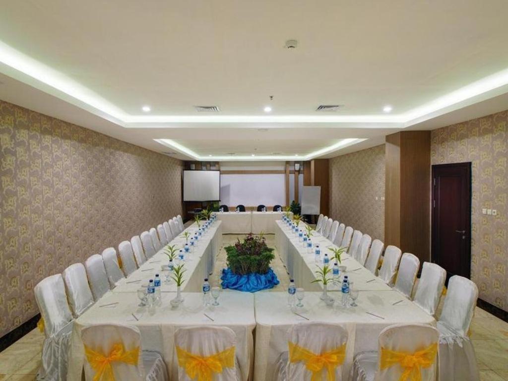 Horison Hotel Pematang Siantar Kültér fotó
